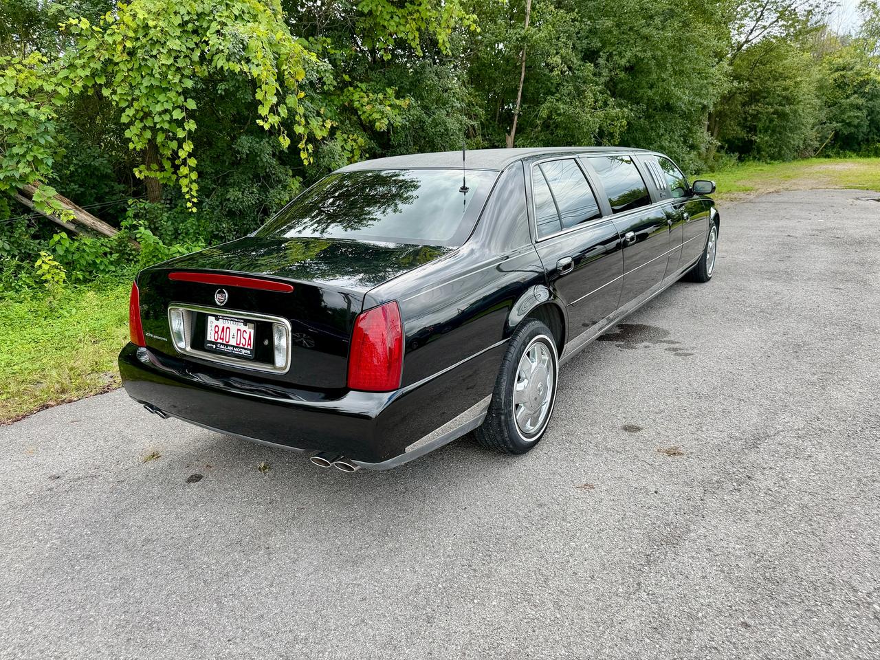 2002 Cadillac DeVille 4dr Krystal Kouch Limousine Photo