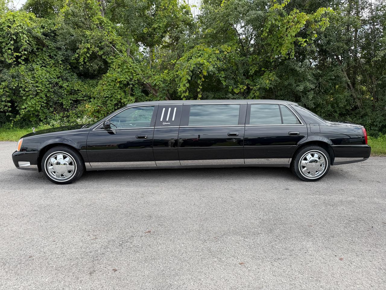 2002 Cadillac DeVille 4dr Krystal Kouch Limousine Photo