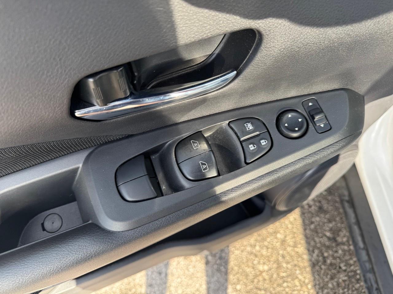 2024 Nissan Kicks SV FWD Photo