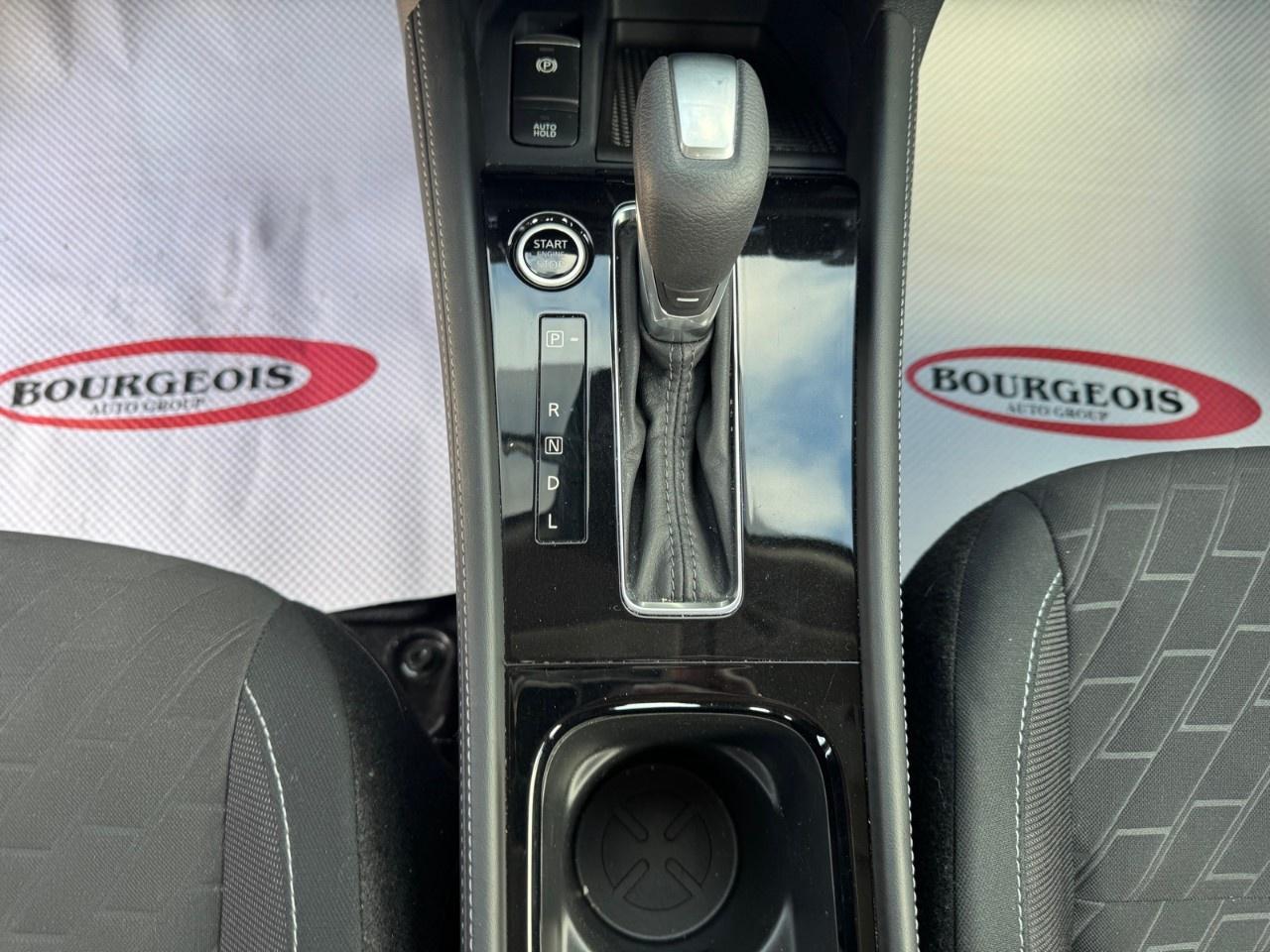 2024 Nissan Kicks SV FWD Photo
