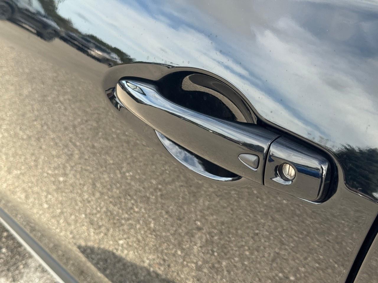 2024 Nissan Kicks SR FWD Photo