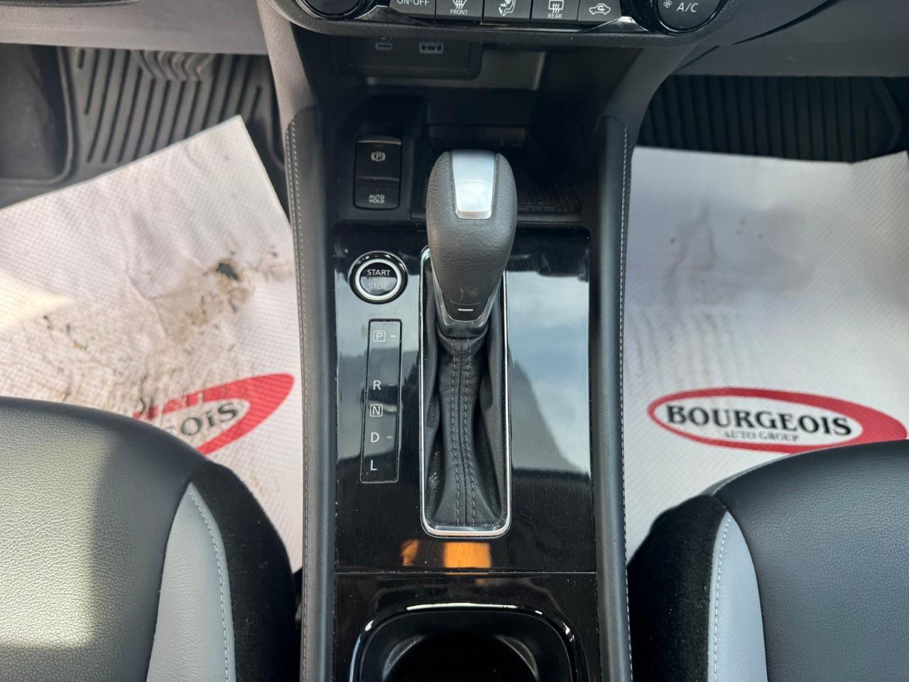 2024 Nissan Kicks SR FWD Photo