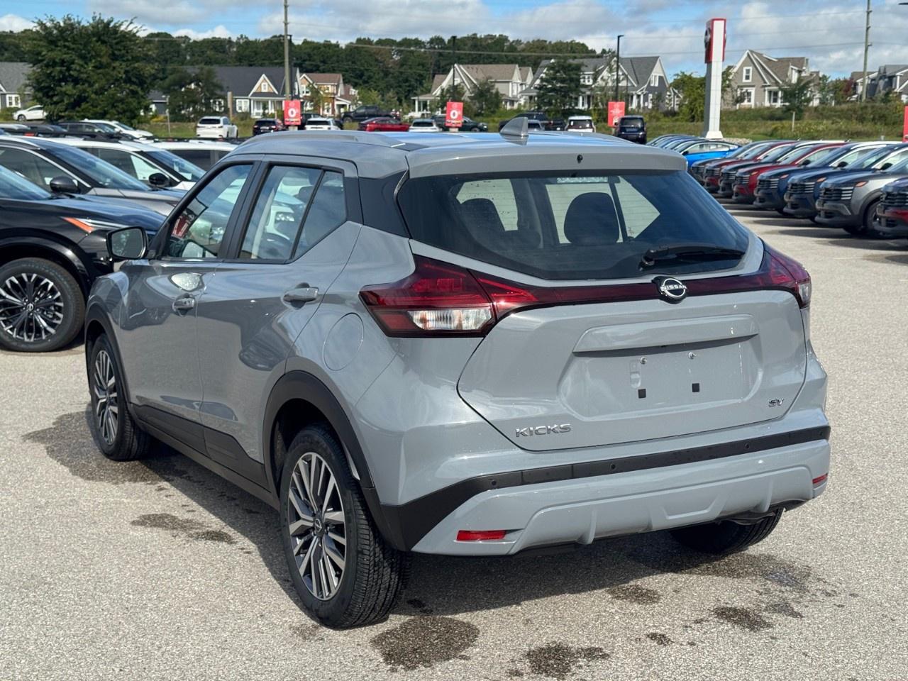 2024 Nissan Kicks SV FWD Photo4