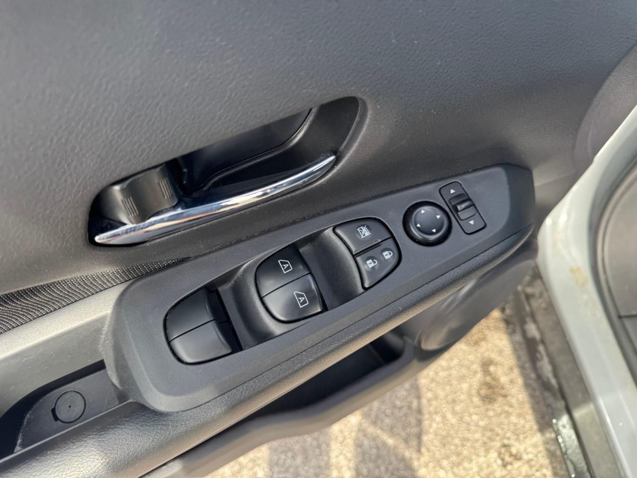 2024 Nissan Kicks SV FWD Photo