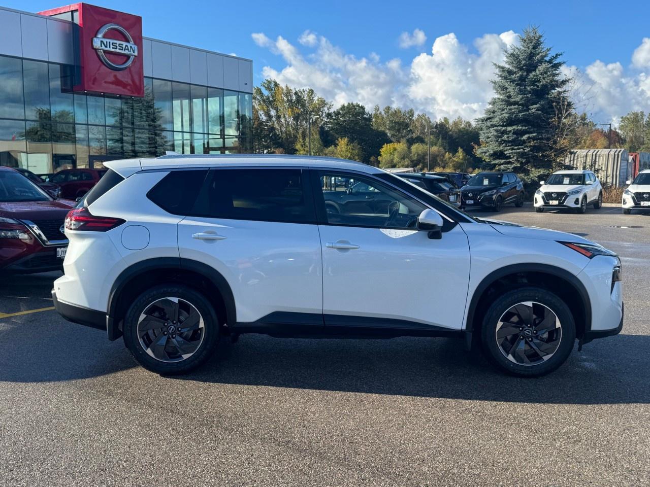 2024 Nissan Rogue AWD SV Moonroof Photo5