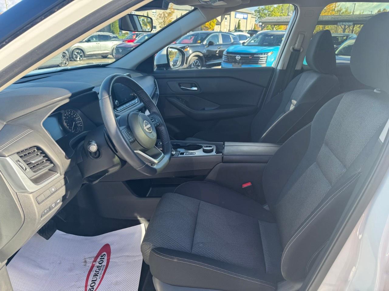 2024 Nissan Rogue AWD SV Moonroof Photo