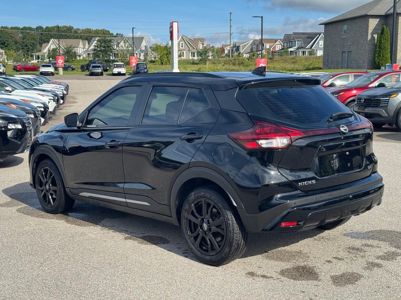 2024 Nissan Kicks SR FWD Photo4