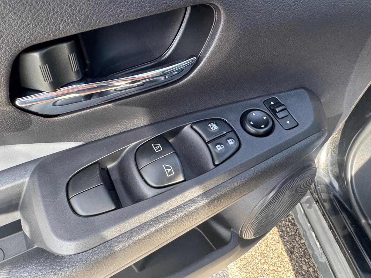 2024 Nissan Kicks SR FWD Photo