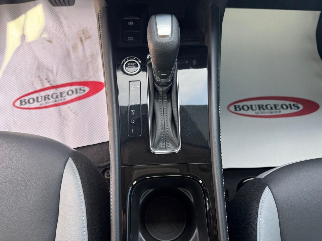 2024 Nissan Kicks SR FWD Photo