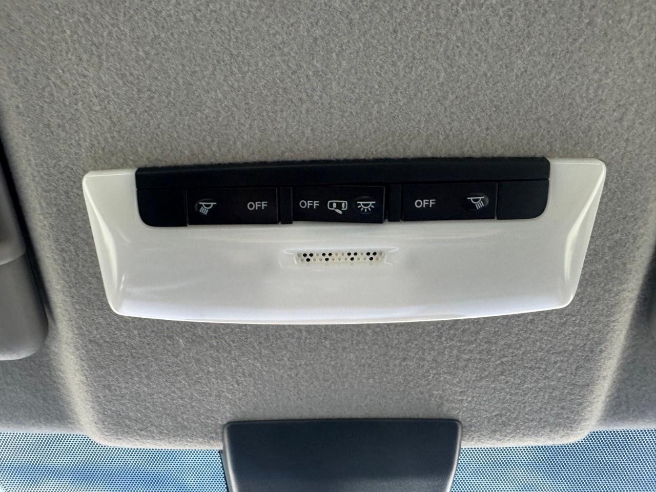 2024 Nissan Kicks SR FWD Photo