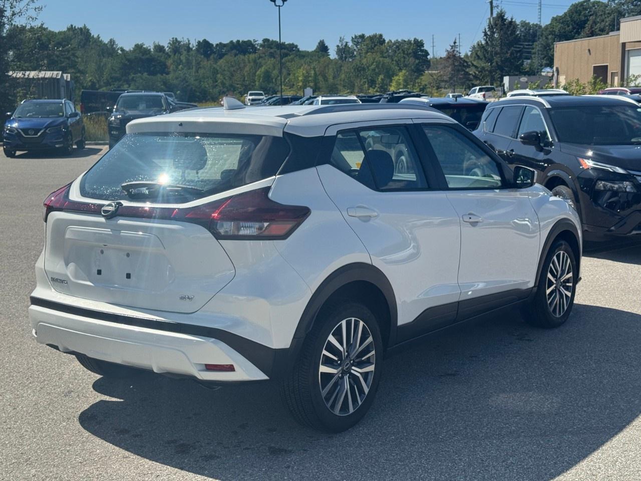 2024 Nissan Kicks SV FWD Photo2