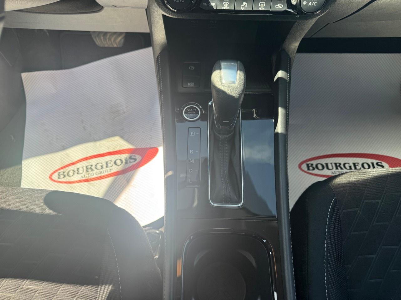 2024 Nissan Kicks SV FWD Photo