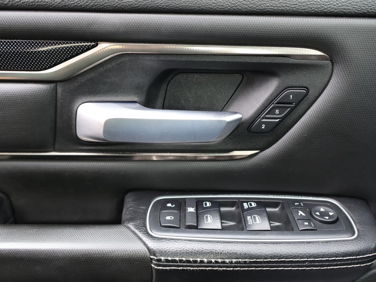 2022 RAM 1500 HEMI SPORT 4WD CREW *SERVICE RECORDS* NAV 360 CAMERA COOL/HEAT LEATHER SENSORS Photo