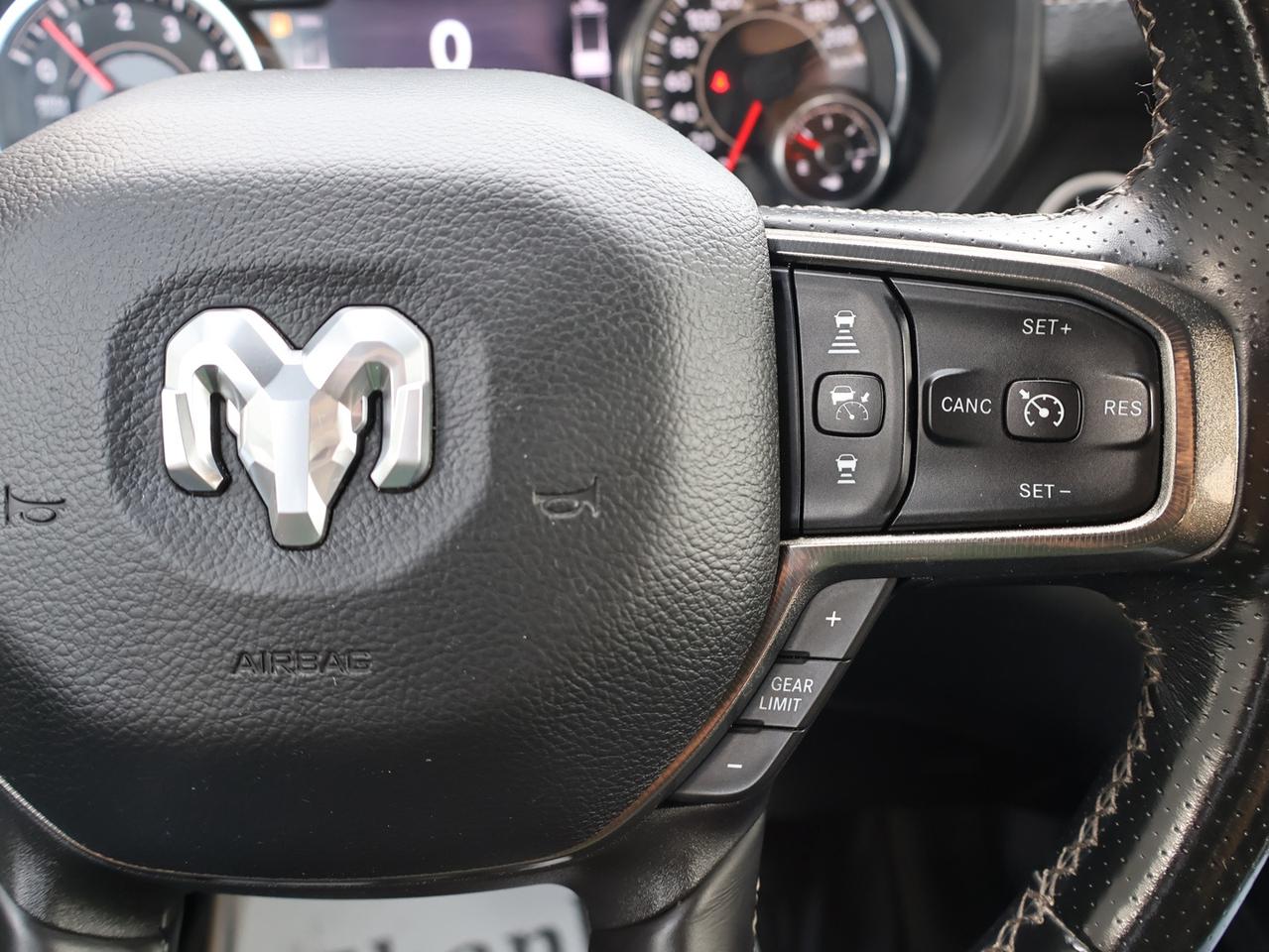 2022 RAM 1500 HEMI SPORT 4WD CREW *SERVICE RECORDS* NAV 360 CAMERA COOL/HEAT LEATHER SENSORS Photo