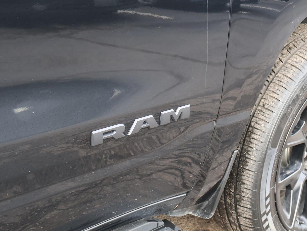 2022 RAM 1500 HEMI SPORT 4WD CREW *SERVICE RECORDS* NAV 360 CAMERA COOL/HEAT LEATHER SENSORS Photo