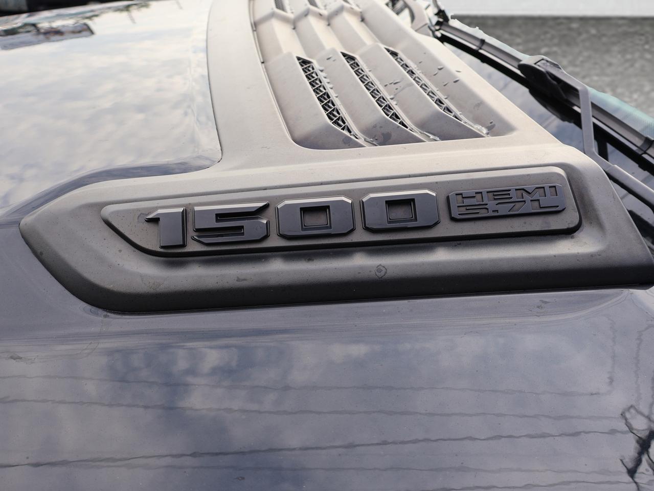 2022 RAM 1500 HEMI SPORT 4WD CREW *SERVICE RECORDS* NAV 360 CAMERA COOL/HEAT LEATHER SENSORS Photo