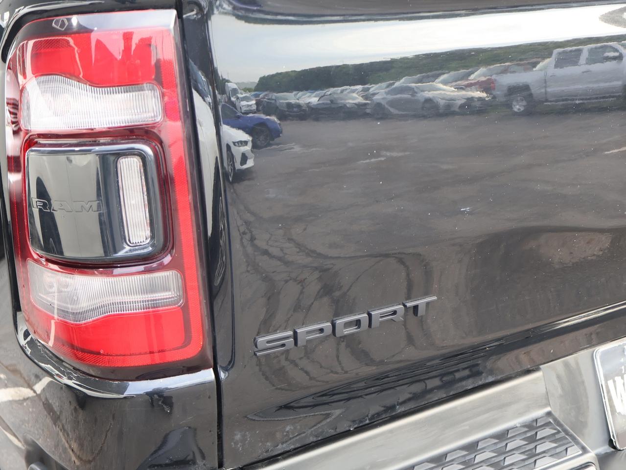 2022 RAM 1500 HEMI SPORT 4WD CREW *SERVICE RECORDS* NAV 360 CAMERA COOL/HEAT LEATHER SENSORS Photo