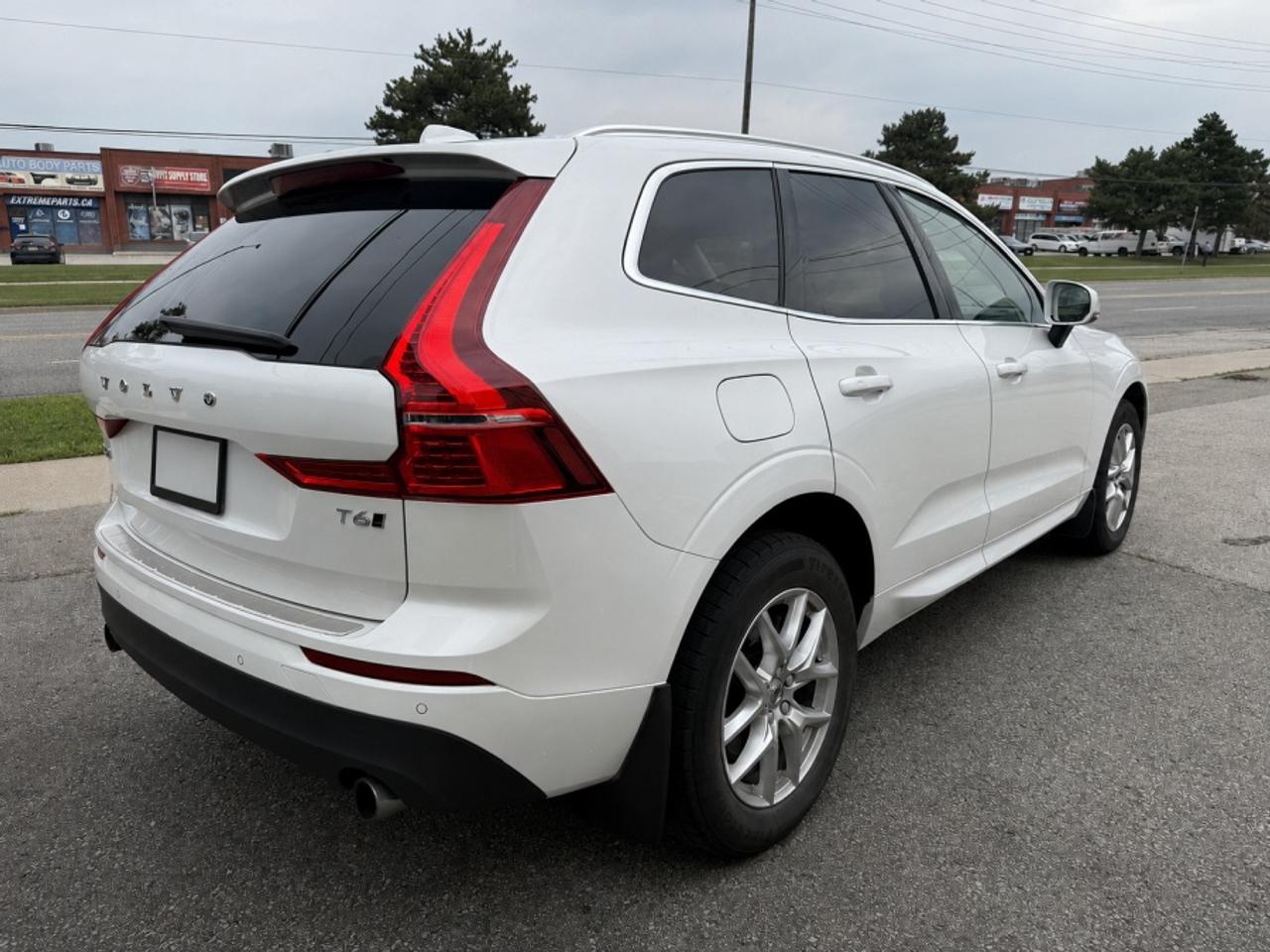 2021 Volvo XC60 T6 MOMENTUM AWD /PANO SUNROOF /NAVI /BLIND SPOT Photo