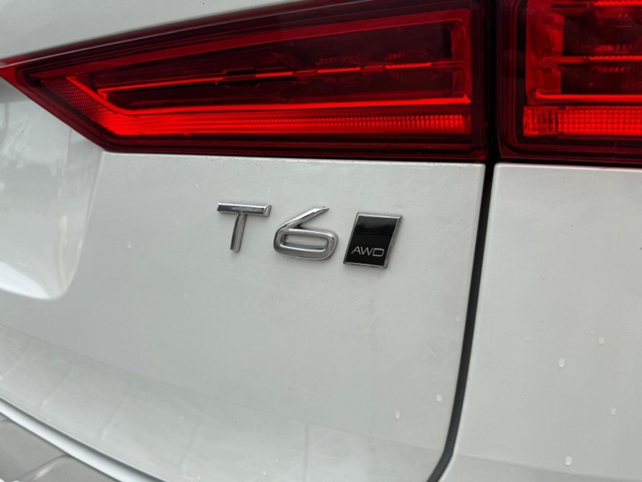 2021 Volvo XC60 T6 MOMENTUM AWD /PANO SUNROOF /NAVI /BLIND SPOT - Photo #7