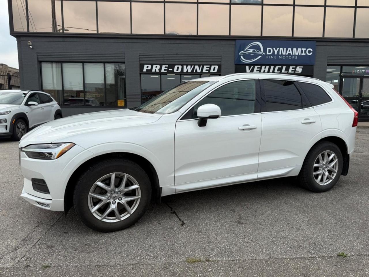 2021 Volvo XC60 T6 MOMENTUM AWD /PANO SUNROOF /NAVI /BLIND SPOT Photo