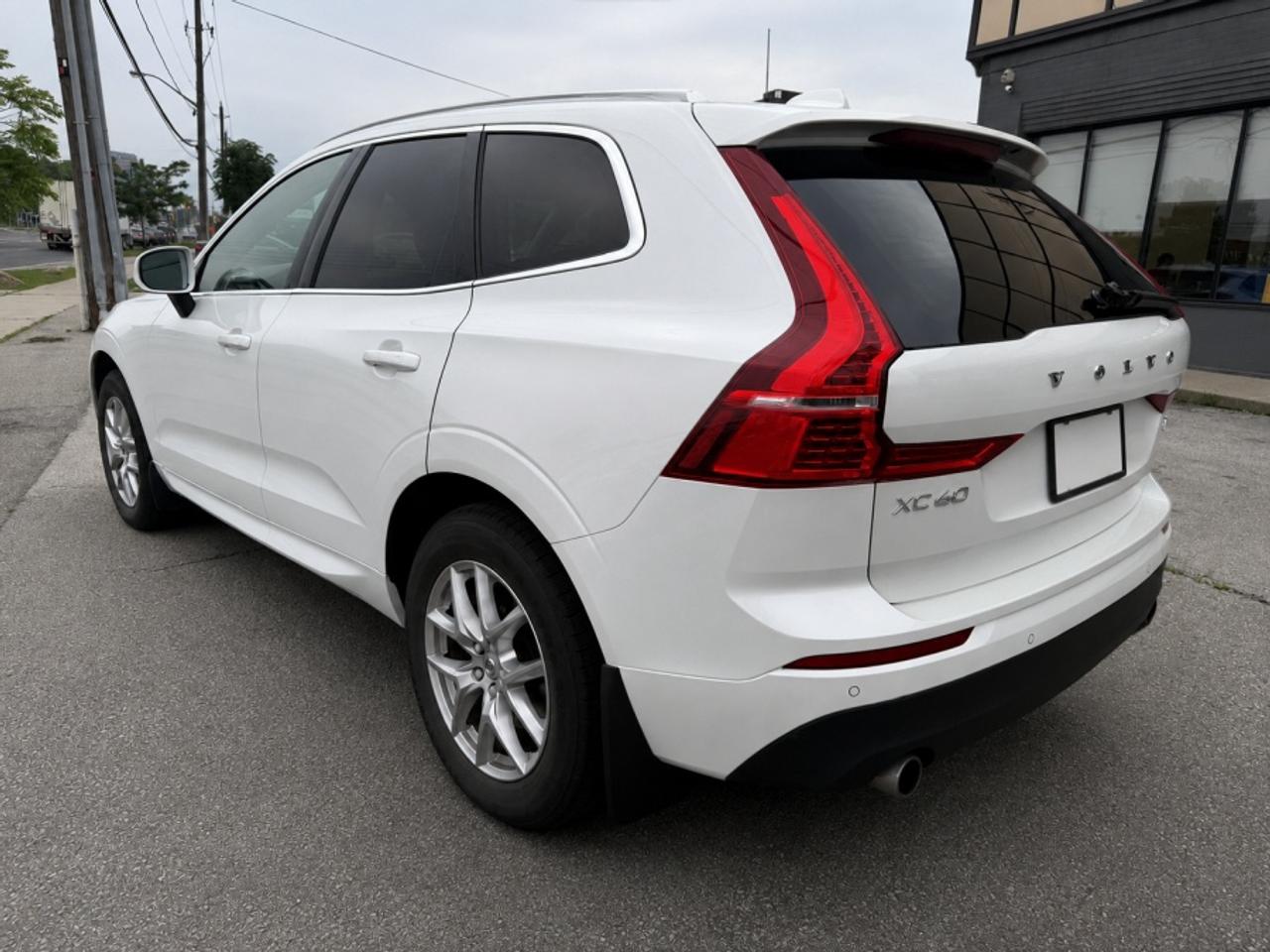 2021 Volvo XC60 T6 MOMENTUM AWD /PANO SUNROOF /NAVI /BLIND SPOT Photo