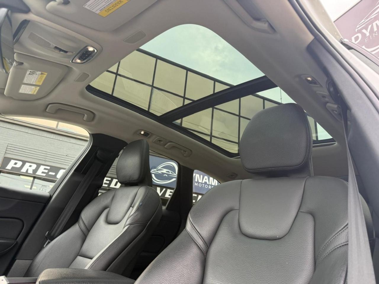 2021 Volvo XC60 T6 MOMENTUM AWD /PANO SUNROOF /NAVI /BLIND SPOT - Photo #10