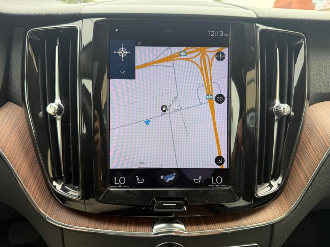 2021 Volvo XC60 T6 MOMENTUM AWD /PANO SUNROOF /NAVI /BLIND SPOT - Photo #16