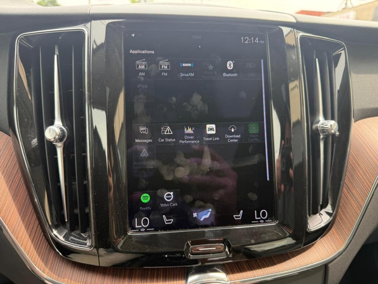 2021 Volvo XC60 T6 MOMENTUM AWD /PANO SUNROOF /NAVI /BLIND SPOT Photo