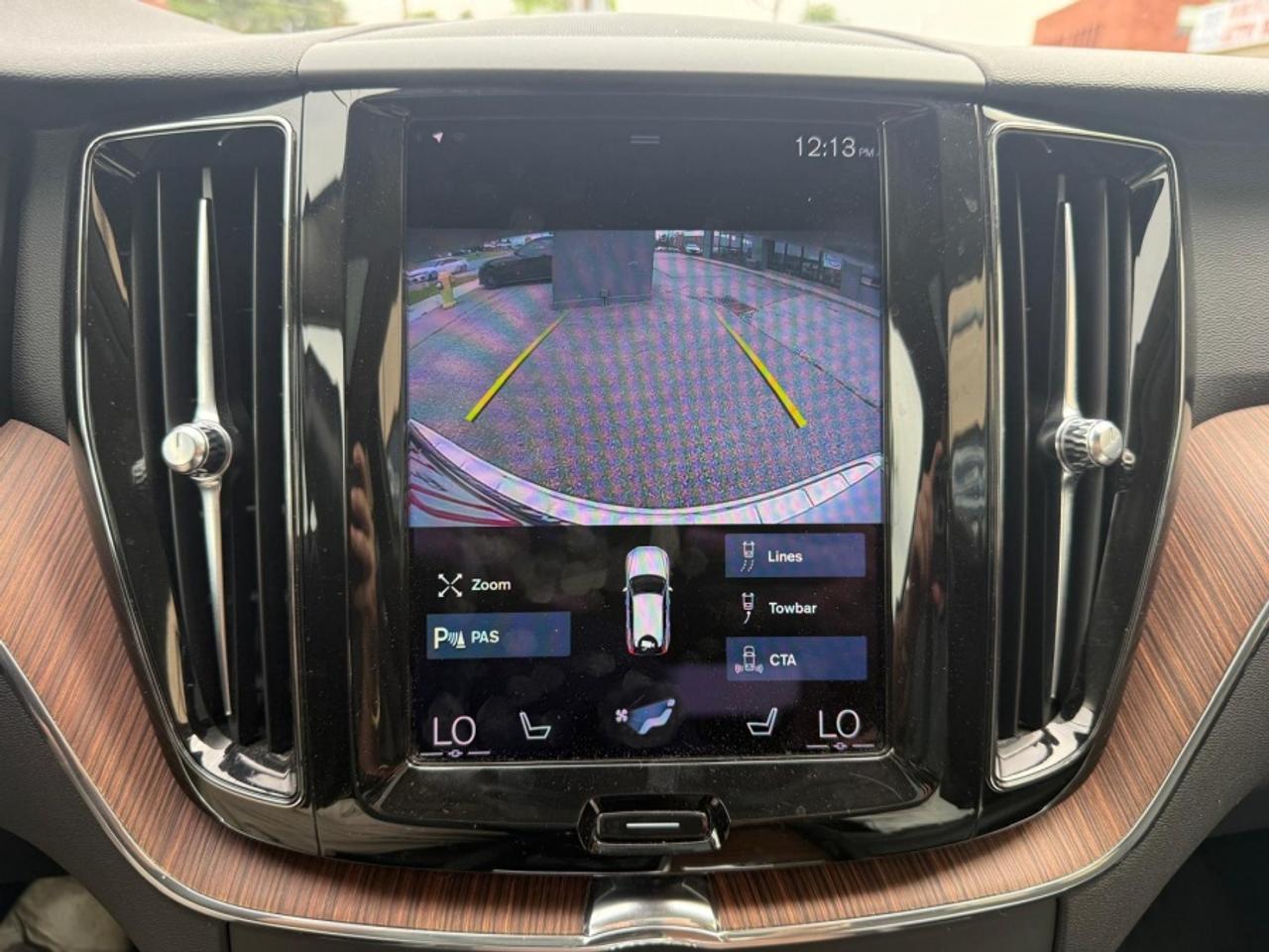 2021 Volvo XC60 T6 MOMENTUM AWD /PANO SUNROOF /NAVI /BLIND SPOT Photo