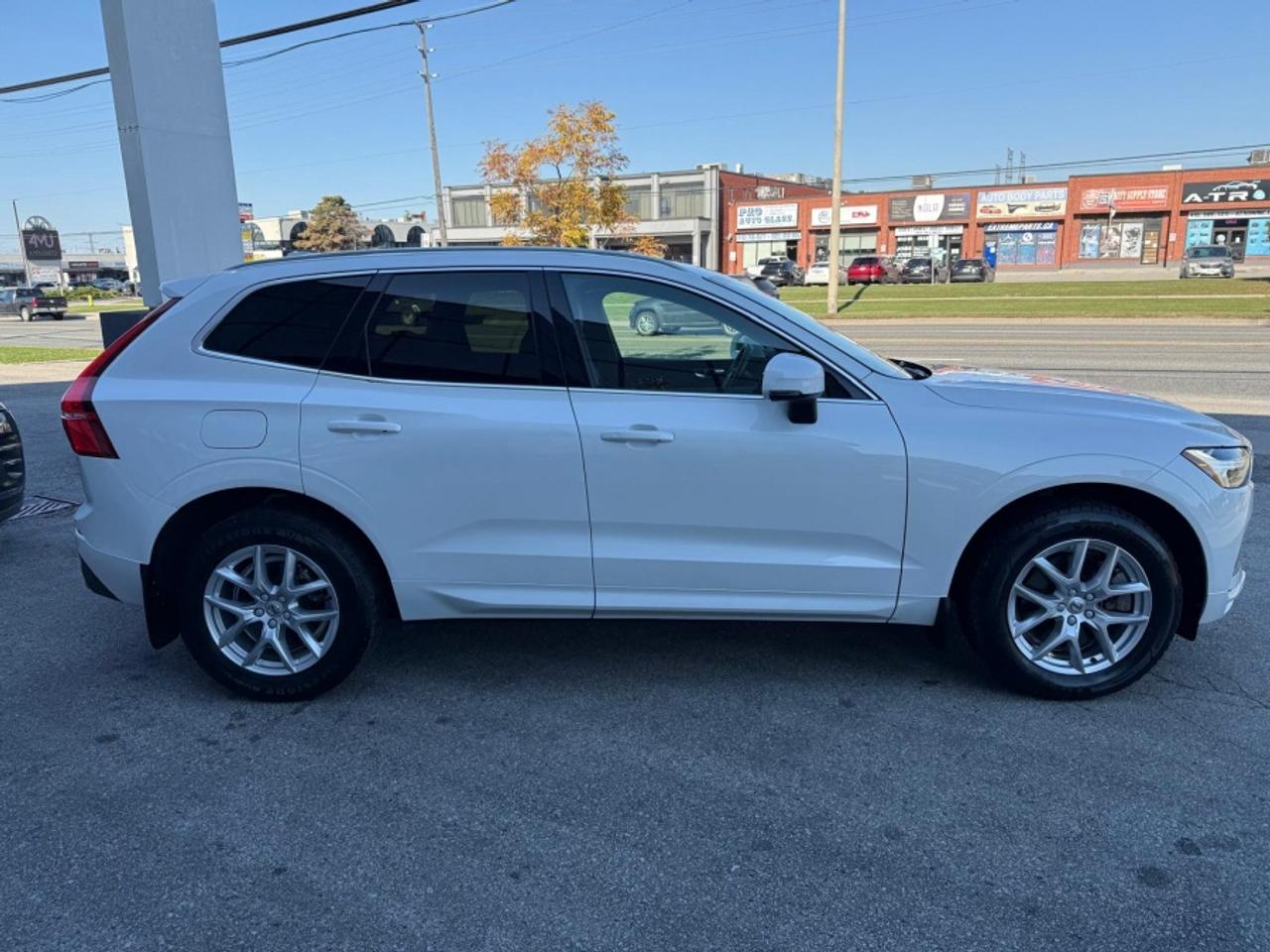 2021 Volvo XC60 T6 MOMENTUM AWD /PANO SUNROOF /NAVI /BLIND SPOT Photo