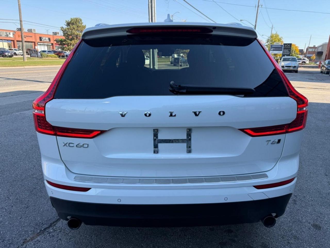 2021 Volvo XC60 T6 MOMENTUM AWD /PANO SUNROOF /NAVI /BLIND SPOT Photo