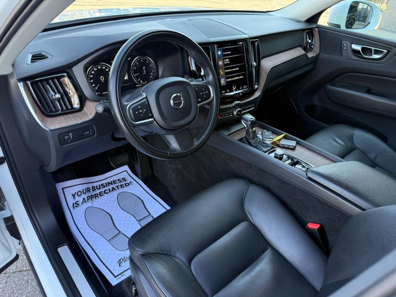 2021 Volvo XC60 T6 MOMENTUM AWD /PANO SUNROOF /NAVI /BLIND SPOT Photo