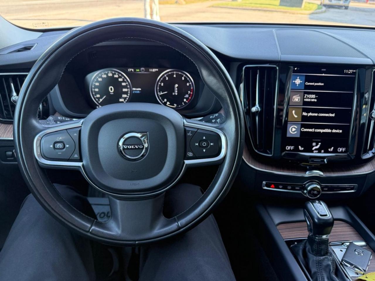 2021 Volvo XC60 T6 MOMENTUM AWD /PANO SUNROOF /NAVI /BLIND SPOT Photo