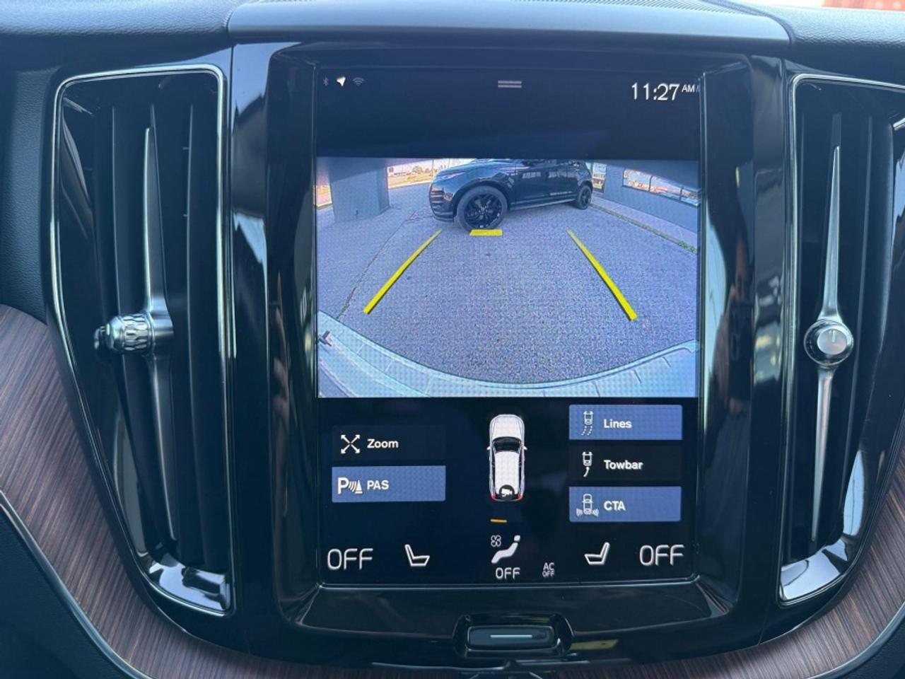 2021 Volvo XC60 T6 MOMENTUM AWD /PANO SUNROOF /NAVI /BLIND SPOT Photo
