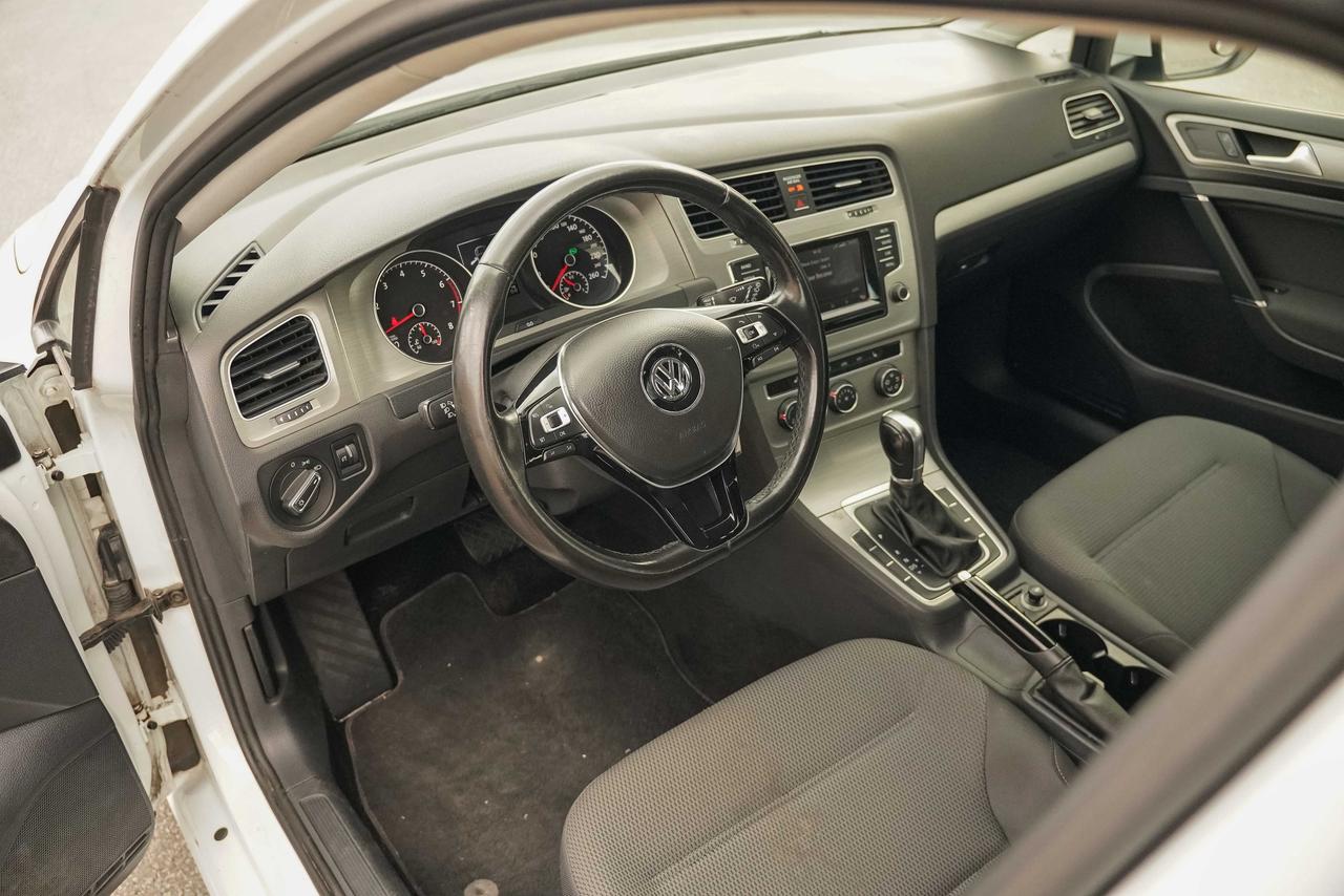 2015 Volkswagen Golf Sportwagen S Photo