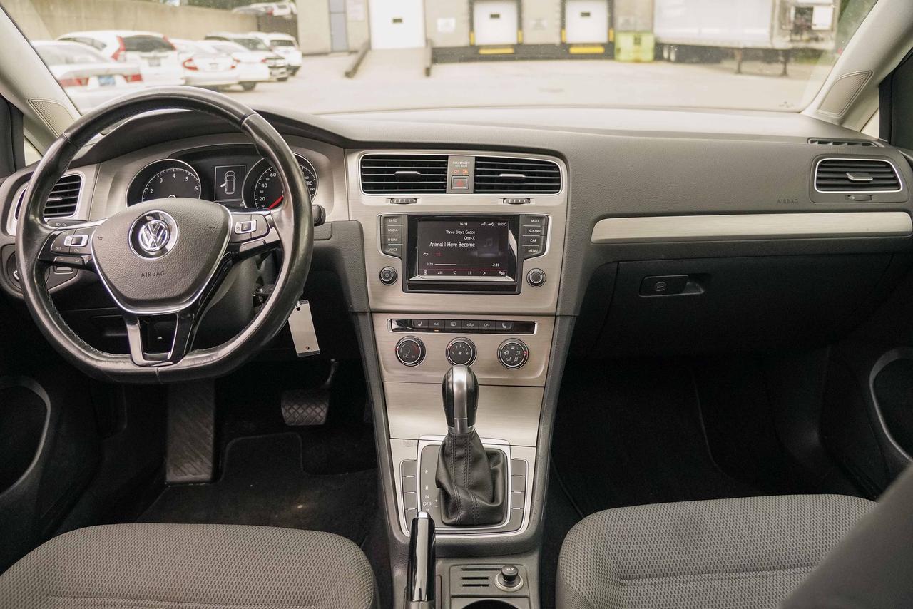2015 Volkswagen Golf Sportwagen S Photo