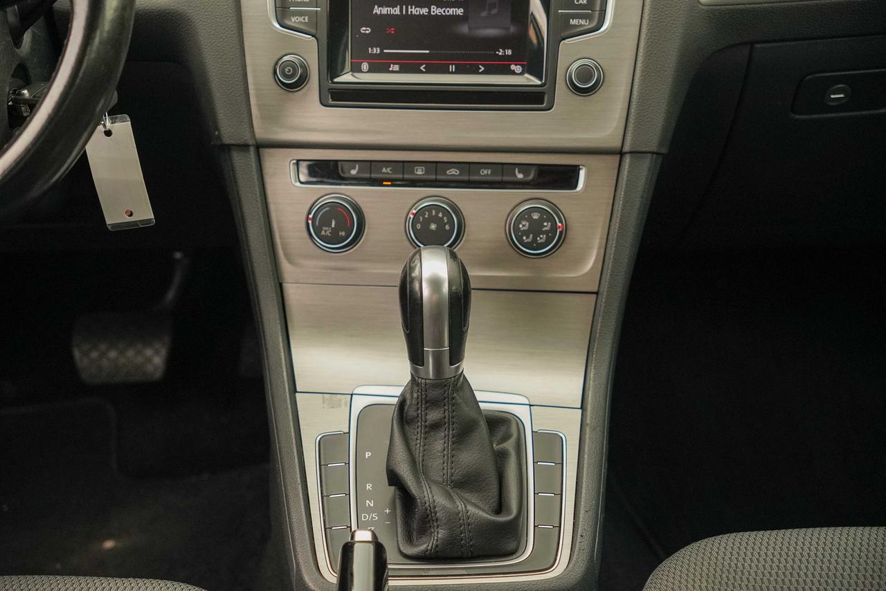 2015 Volkswagen Golf Sportwagen S Photo