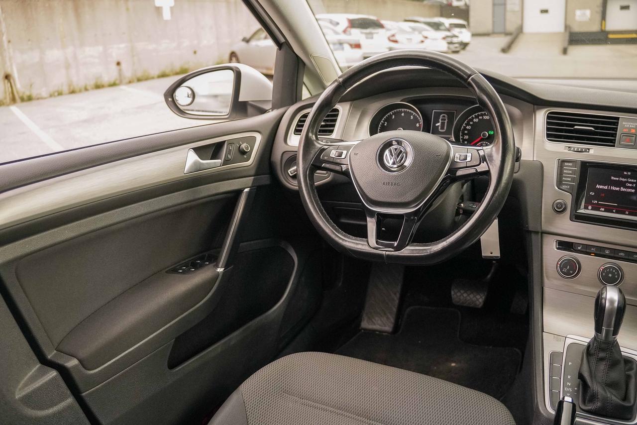 2015 Volkswagen Golf Sportwagen S Photo