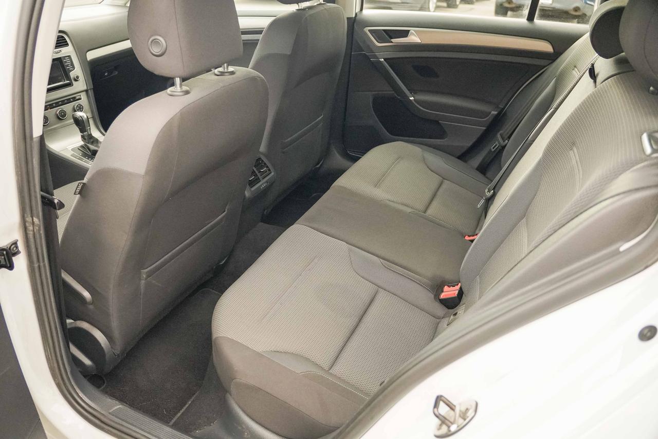 2015 Volkswagen Golf Sportwagen S Photo