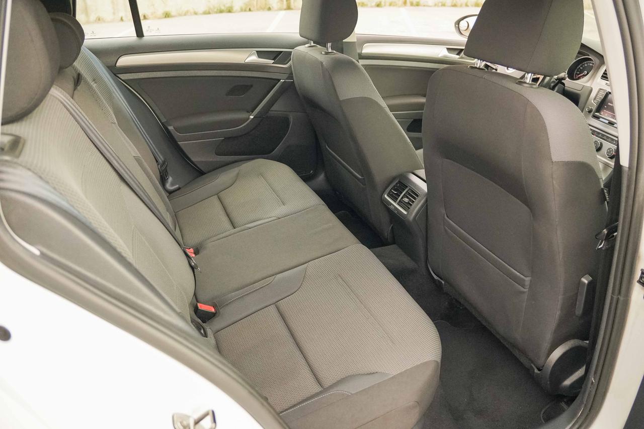 2015 Volkswagen Golf Sportwagen S Photo