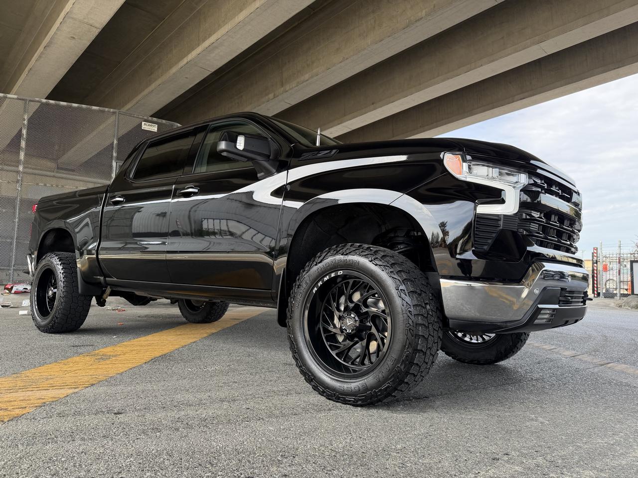 2024 Chevrolet Silverado 1500 LTZ 5.3L 4WD Z71 LEATHR SUNROOF NAV 4" LIFT 34"A/T - Photo #1