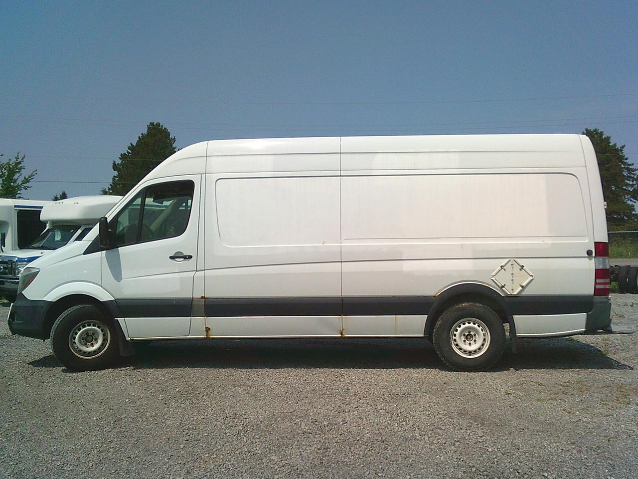 2014 Mercedes-Benz Sprinter 2500 14 FT/ BACKUP CAM/ SHELVES! Photo