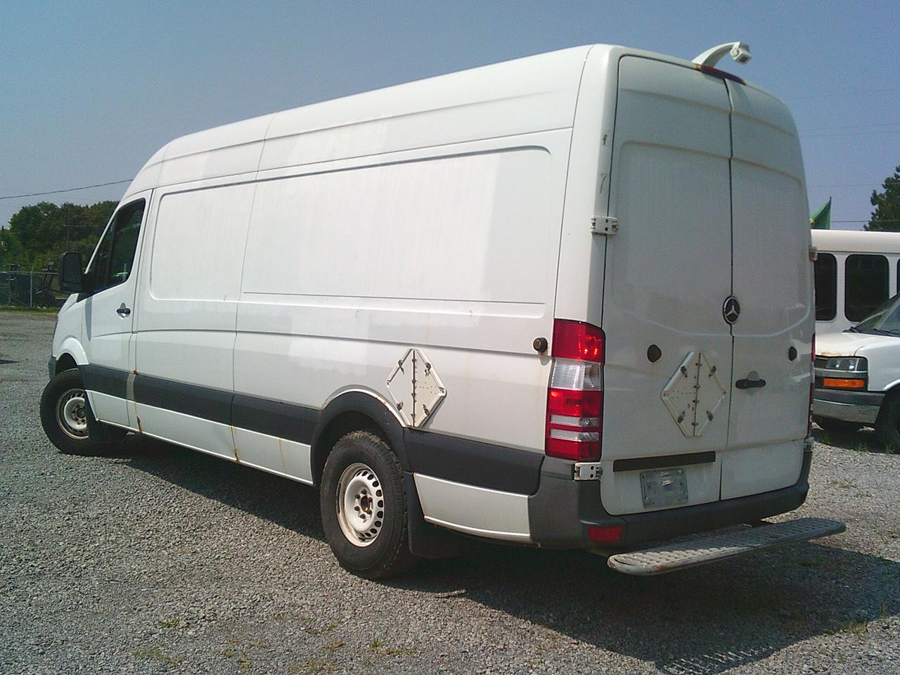 2014 Mercedes-Benz Sprinter 2500 14 FT/ BACKUP CAM/ SHELVES! Photo