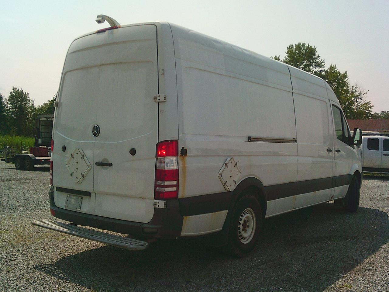 2014 Mercedes-Benz Sprinter 2500 14 FT/ BACKUP CAM/ SHELVES! Photo