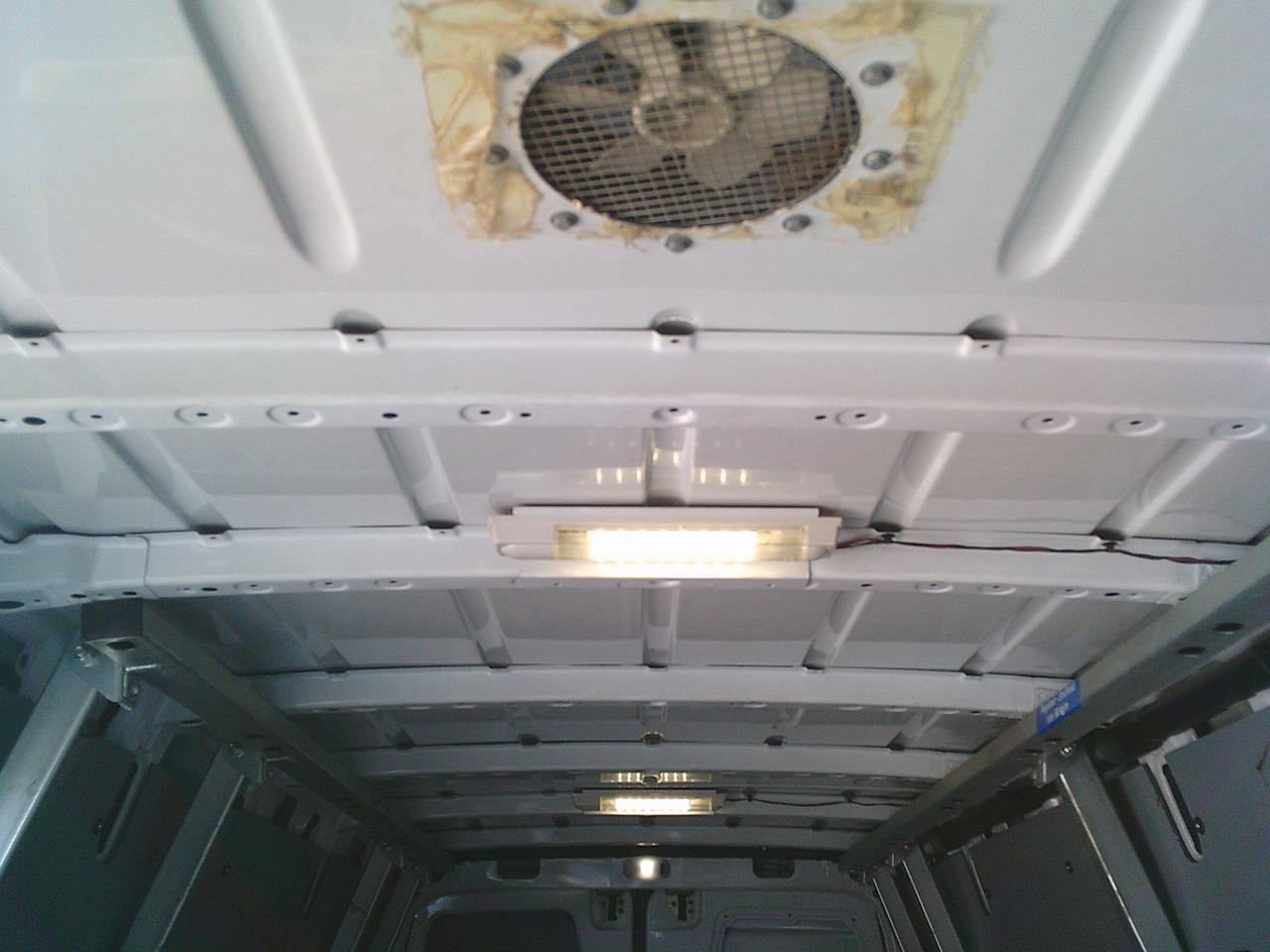 2014 Mercedes-Benz Sprinter 2500 14 FT/ BACKUP CAM/ SHELVES! Photo