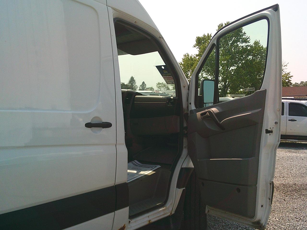 2014 Mercedes-Benz Sprinter 2500 14 FT/ BACKUP CAM/ SHELVES! Photo