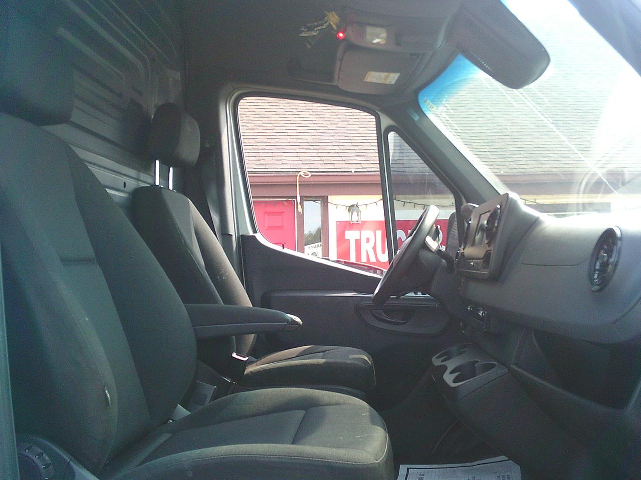 2019 Mercedes-Benz Sprinter 3500 14 FT/ BACKUP CAM Photo
