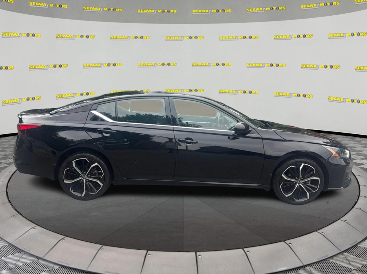 2024 Nissan Altima SR AWD Photo1