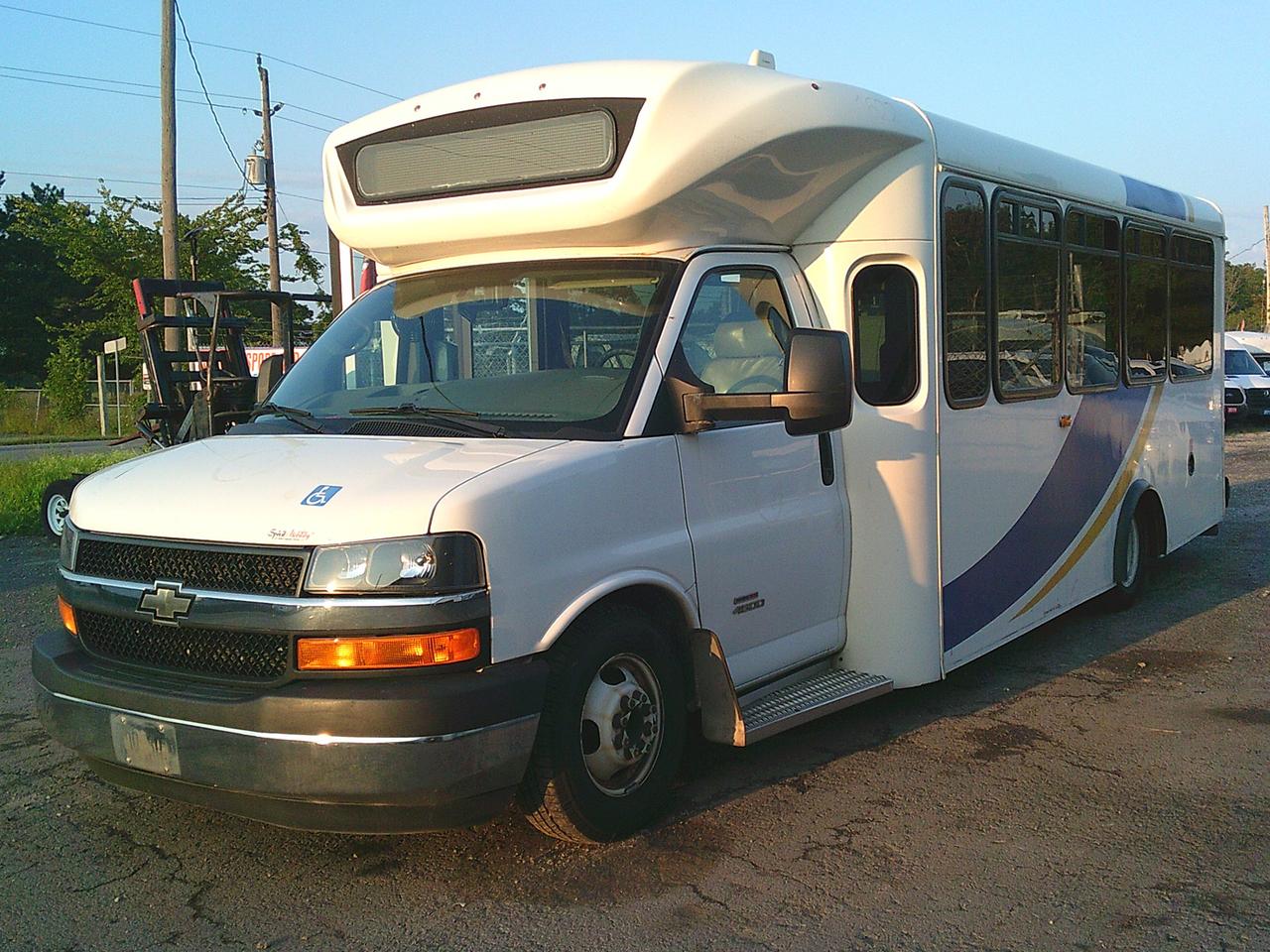 2015 Chevrolet Express Commercial Cutaway Diesel Photo1
