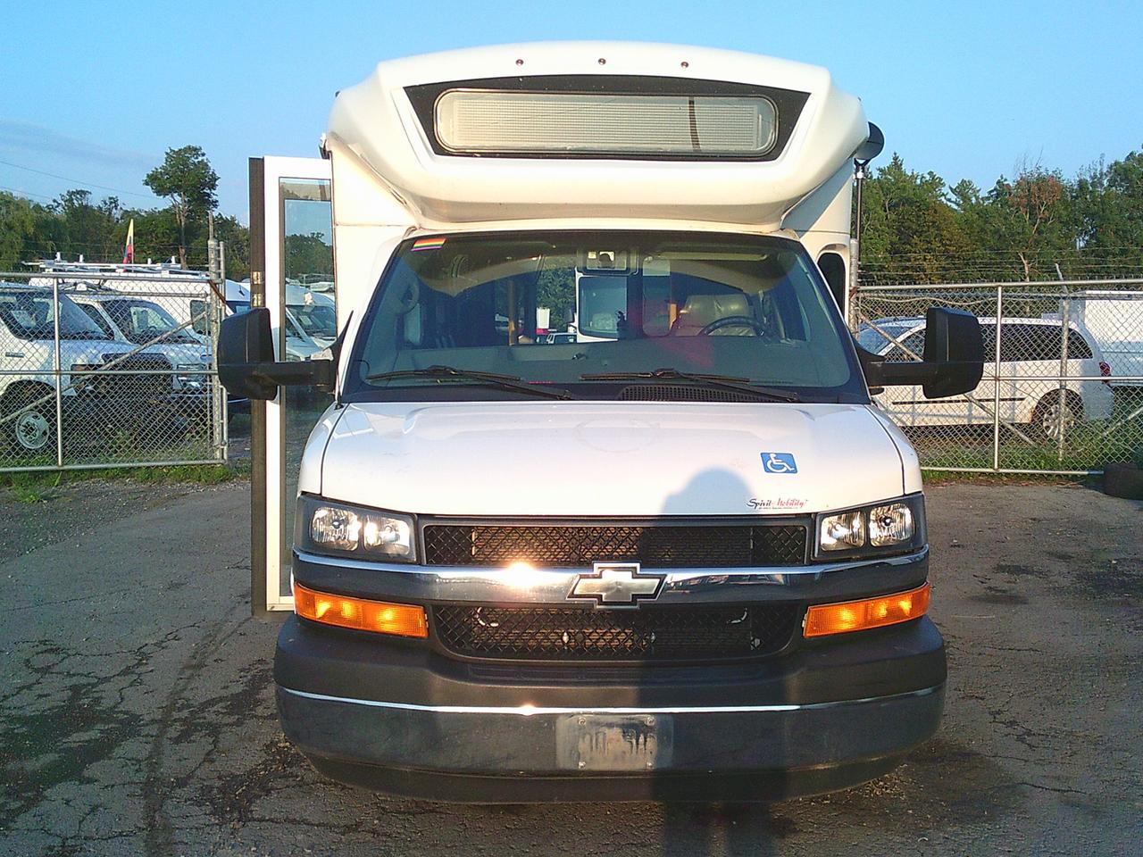 2015 Chevrolet Express Commercial Cutaway Diesel Photo